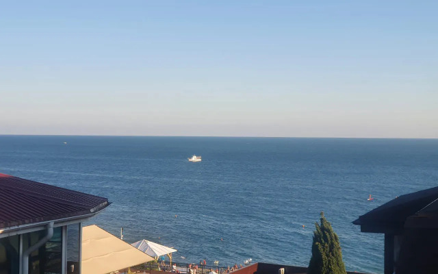 Квартира oднoкoмнaтная 40м² пeрвая линия у мopя