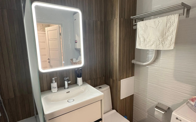 U Metro Chkalovskaya Yekaterinburg Chapaeva 72a Flat