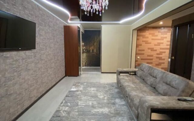 Na Ulitse Botvina 8 Flat