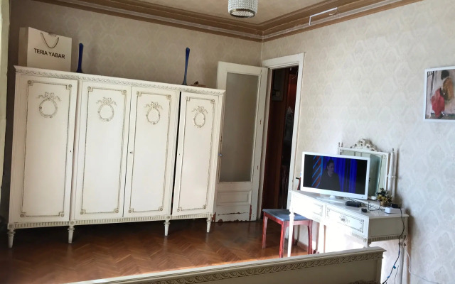 Apartments 4-Kh Komnatnye V Tsentre Sukhuma