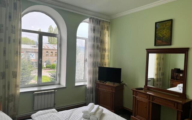 Lalaner Hotel