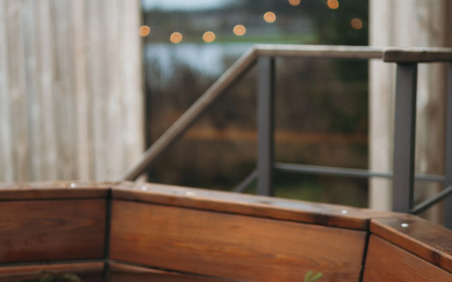 Частный дом с баней и чаном у воды и леса