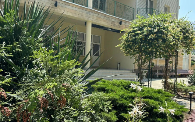 Kapitan Morej Hotel