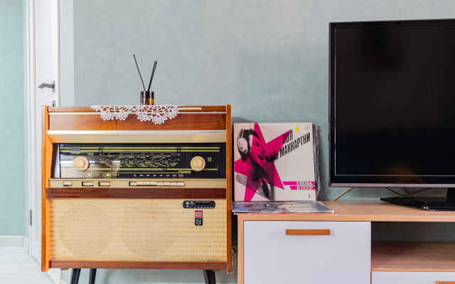 Апартаменты Стильная Евротрешка с Ретро-Проигрывателем