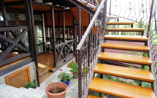 Shale U Morya Guest house