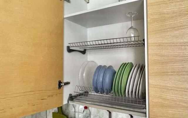 Na Naberezhnoj Bolshoj Hevki Flat