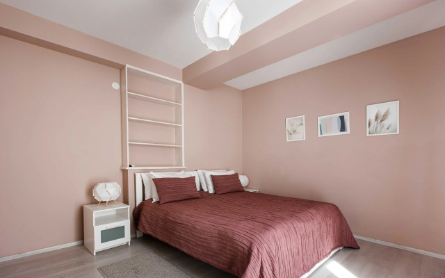 Komfort s otdelnoy spalney i balkonom Apartments