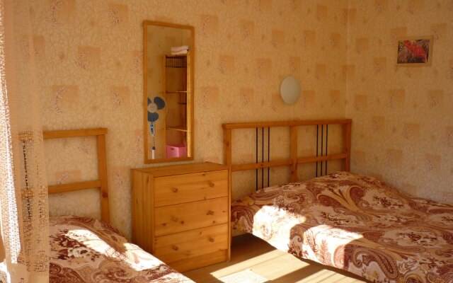 Takmak Guest House