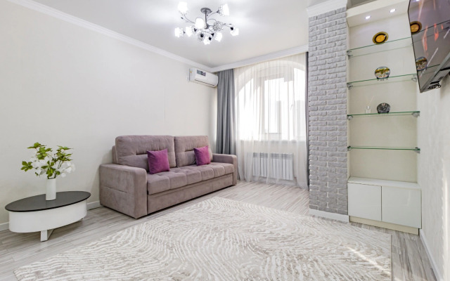 Svetlye I Uyutnye Ryadom S Botanicheskim Sadom Apartments