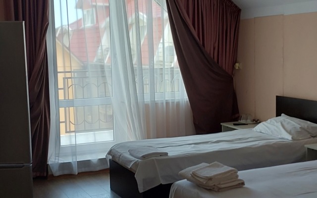 Larisa Guest House