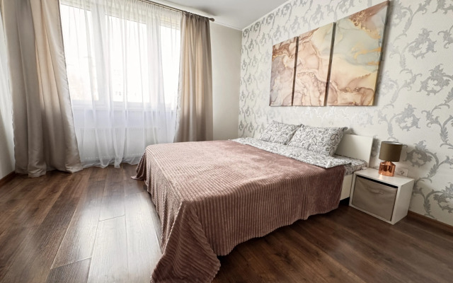 V Samom Tsentre Istoricheskogo Rayona Amalienau Flat