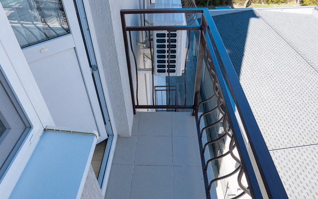 Grey Khaus Apartments 3