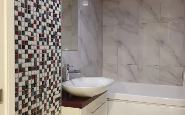 Drevo Zhizni u Kliniki Mat i Ditya Flat