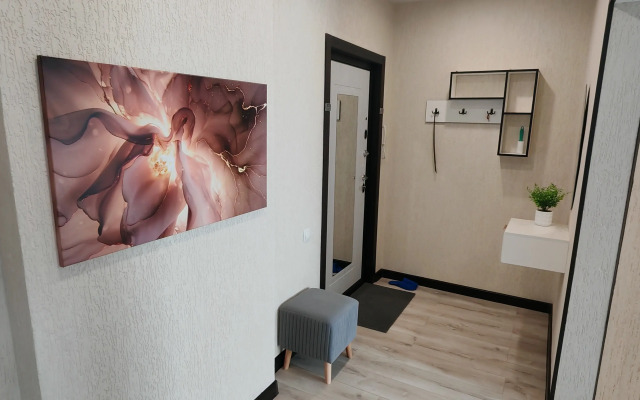 Novaya kvartira s dizaynerskim remontom Flat