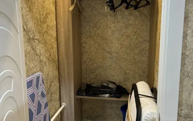 Na Prospekte Oktyabrya 40a Flat