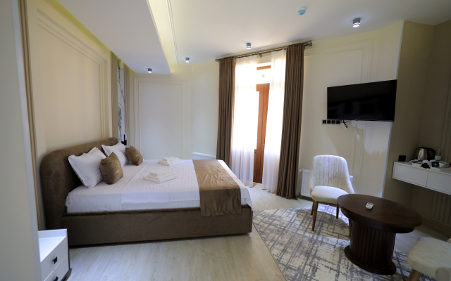 Amir Plaza Hotel