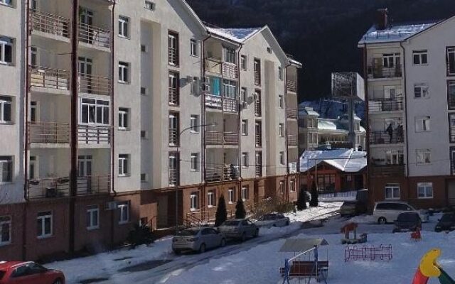 S 2 Spalnyami Ryadom s Podyemnikom Flat