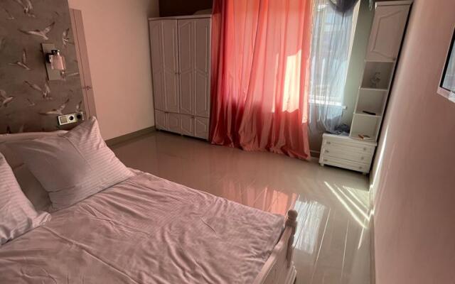S Tsvetami flat