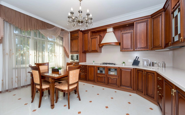 V Samom Tsentre Sochi Private House
