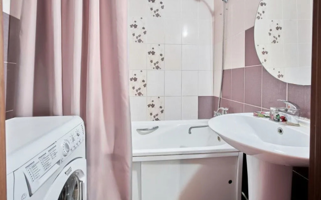 Na Pervomayskoy Ulitse 44 Flat