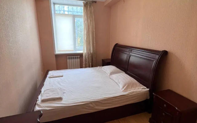 Nazarbaeva 44 Stalinskaia Planirovka Flat