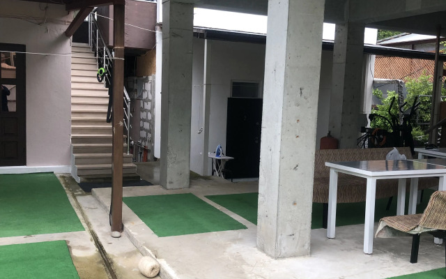 Semeyny Trekhmestny S Vannoy Komnatoy Apartment