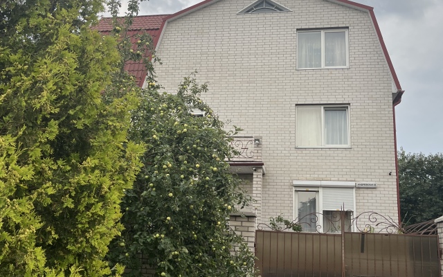 S Basseynom, Saunoy  i Kaminom Private House