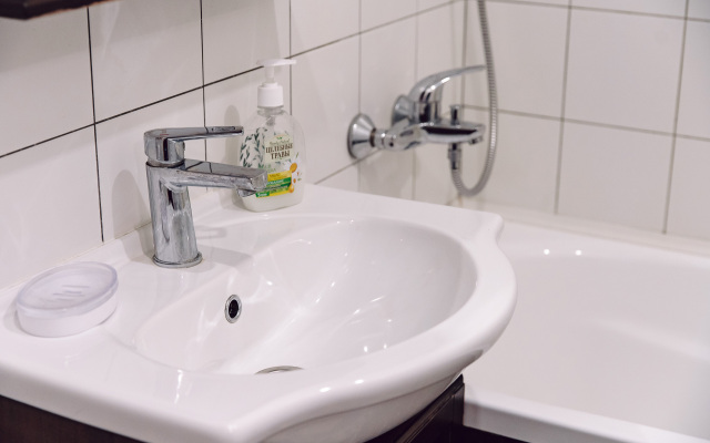 Prospekt Dzerzhinskogo 13 Flat