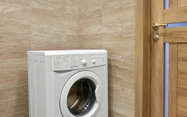 Uyutnaya dvukhkomnatnaya nedaleko ot parka Galitskogo Flat