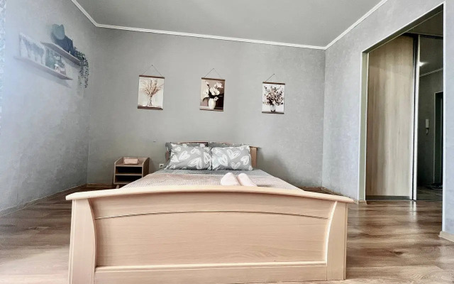 Квартира чистая светлая студия на Геологоразведчиков 44