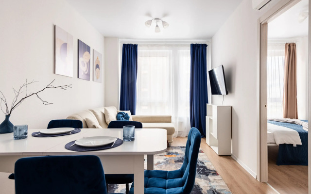 Uyutnaya evrodvushka s bol'shim divanom Flat