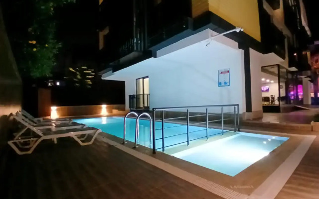 Retro Star Suites Hotel