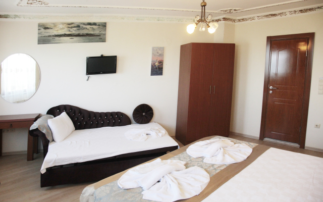 Sea House Suites