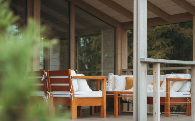 Частный дом с баней и чаном у воды и леса