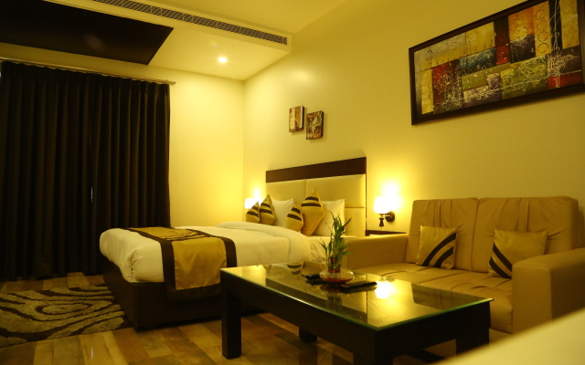 The Golden Apple Hotel