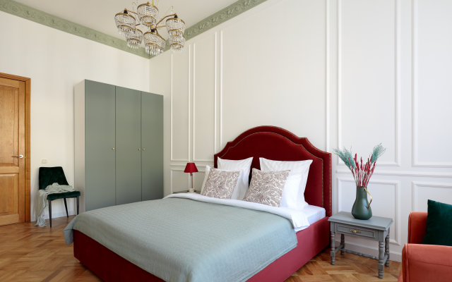 Апартаменты Minin Apartments с видом на Александринский Театр 130 кв.м.