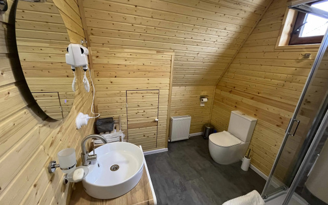 Asti Kemp Glamping