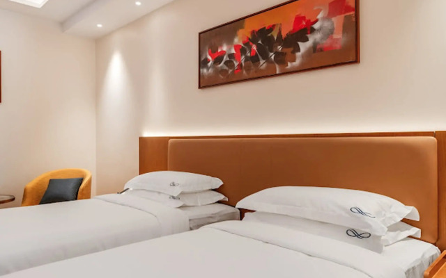 Bamus Sarovar Portico Hotel