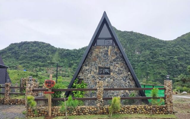 Pika 04 by Pika Cabins Chalet