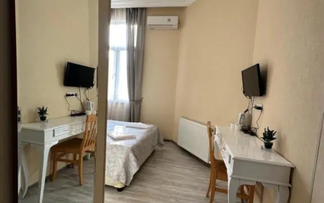 Visiting Nona Apart Hotel