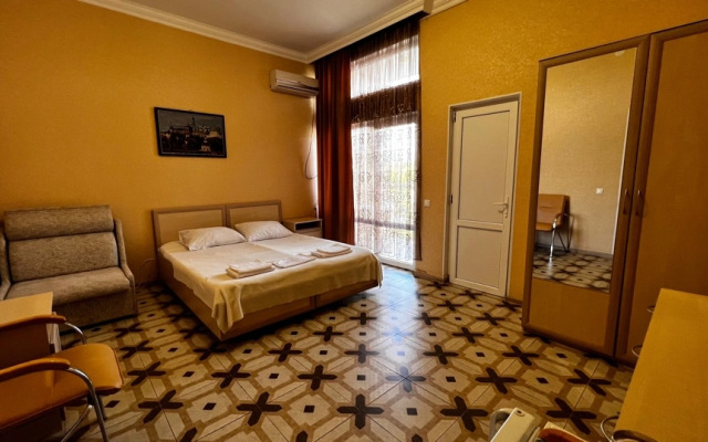 Kristal Hotel