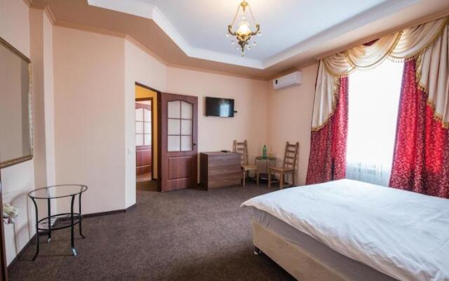 Paradise Hotel