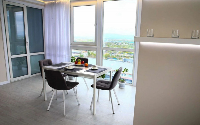 Trekhkomnatnaya S Krasivym Vidom Iz Okna Flat