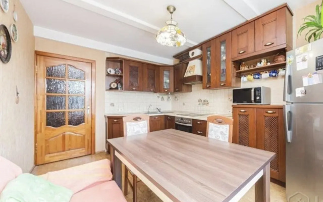 Apartments Trekhkomnatnye Na Ulitse Rafieva