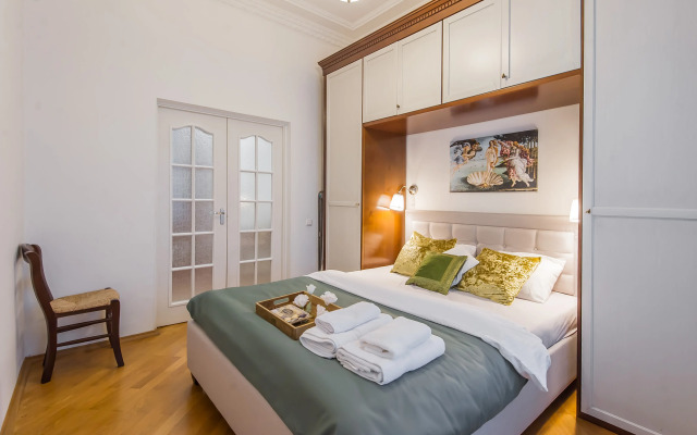 Квартира GM Apartments на 16 этаже Сталинской высотки