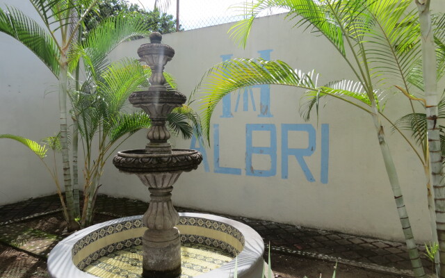 Отель Albri by Rotamundos