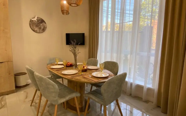 S Basseynom I Baney Private House