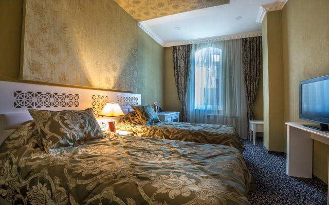 Premier Old Gates Hotel