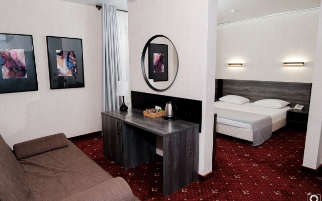 Deluxe Hotel