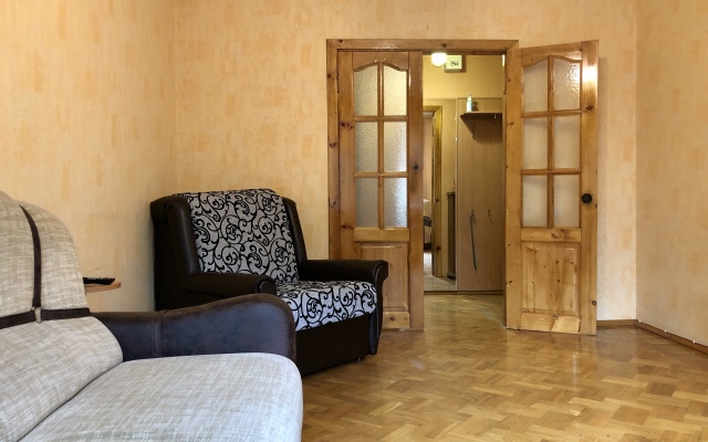 Servisnye apartamenty na ulitse Leyteyzena Flat